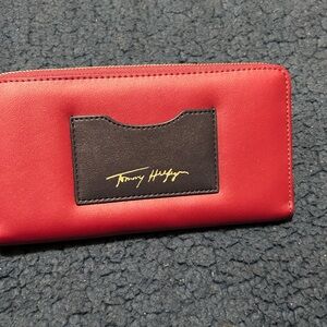 Tommy Hilfiger zip around wallet